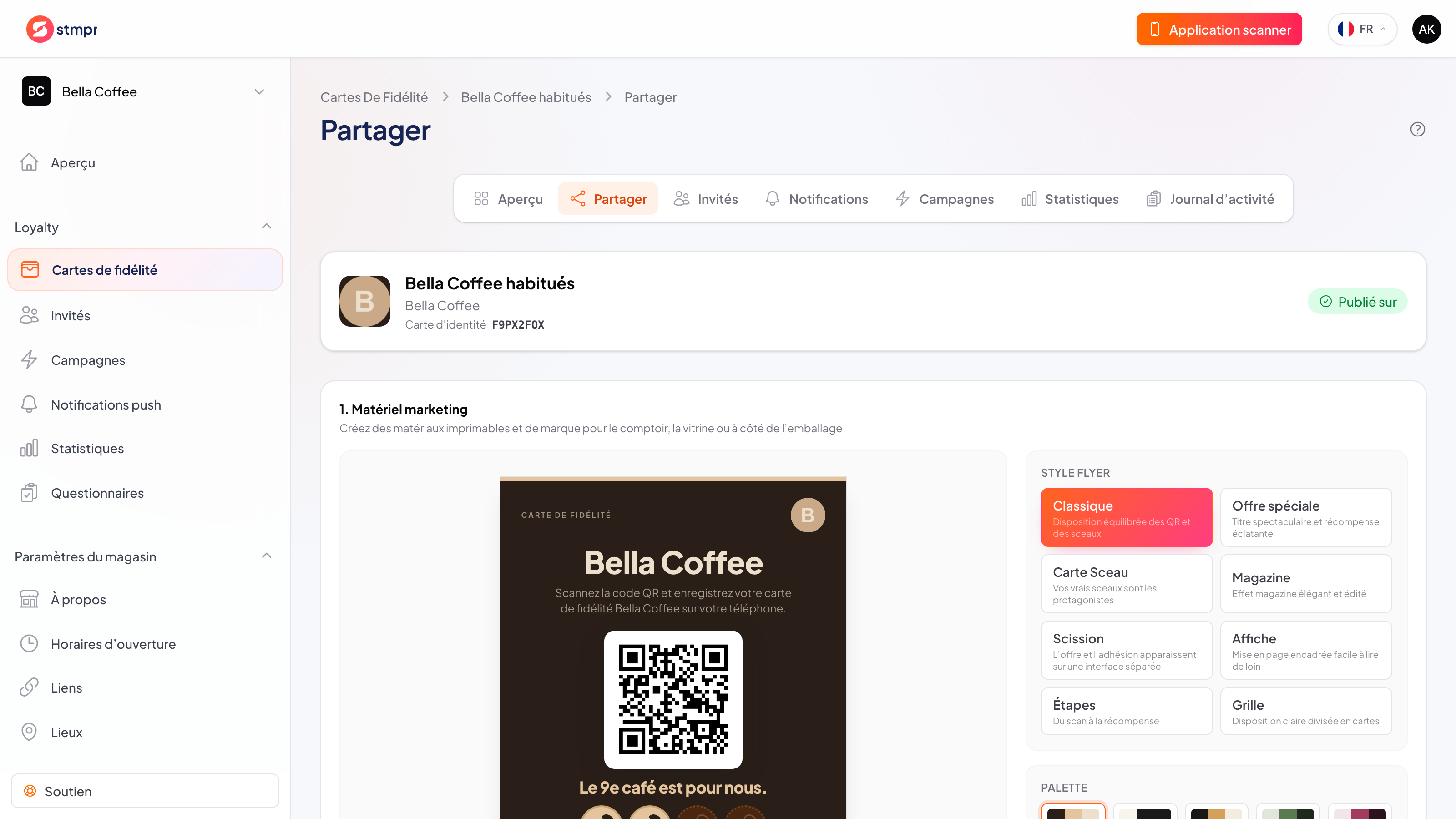 Téléphone enregistrant une carte de fidélité dans l’application Wallet, avec un code QR et des icônes de validation flottant à côté